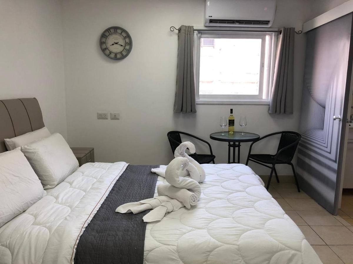 בת ים Hotel Room Service מראה חיצוני תמונה
