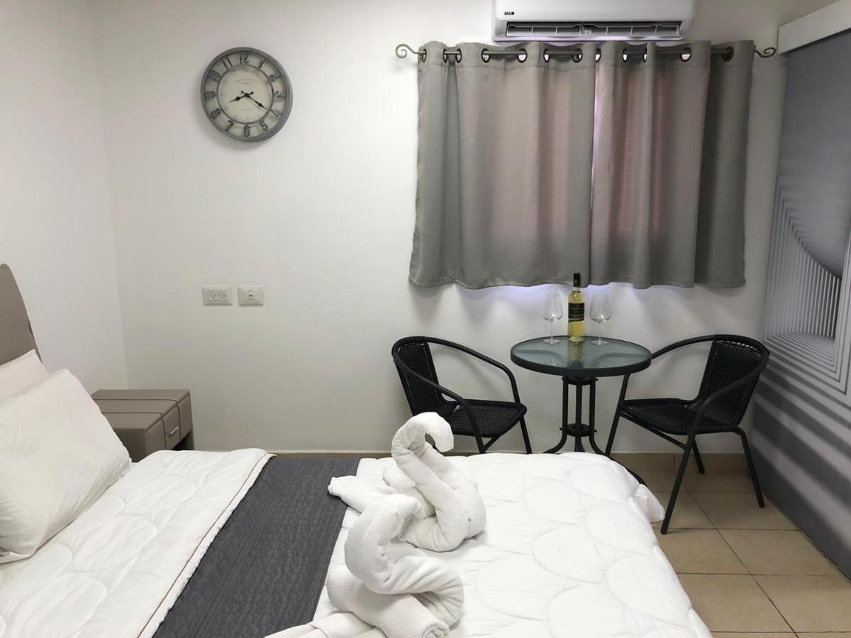 בת ים Hotel Room Service מראה חיצוני תמונה