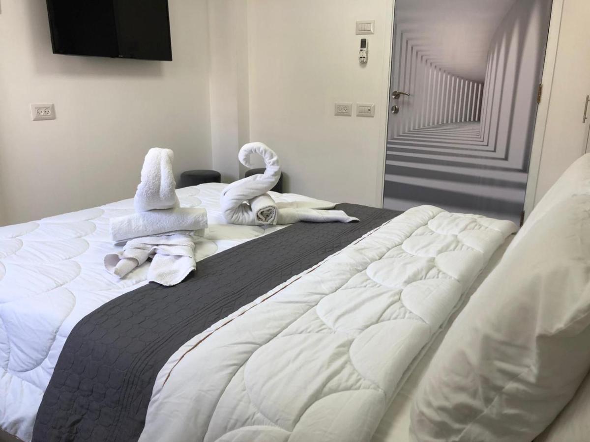 בת ים Hotel Room Service מראה חיצוני תמונה