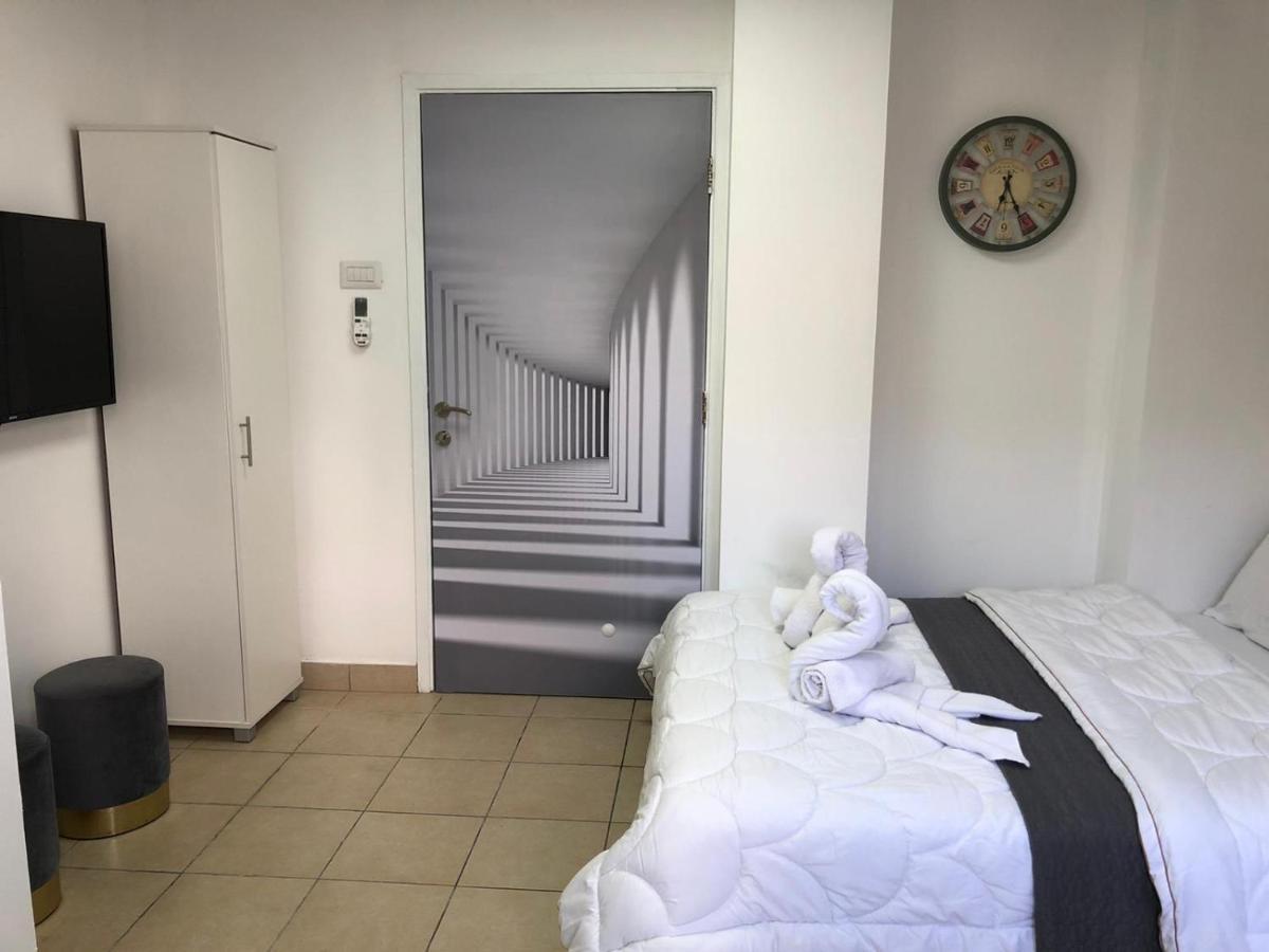 בת ים Hotel Room Service מראה חיצוני תמונה
